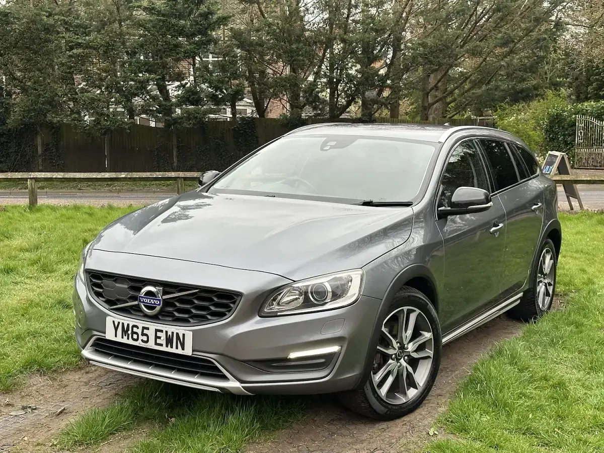 Used Volvo V60 CC 190 HP (139 kW) 2016 Grey Estate