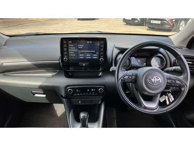 Used Toyota Yaris Hybrid Design 116 HP (85 kW) 2023 White Hatchback