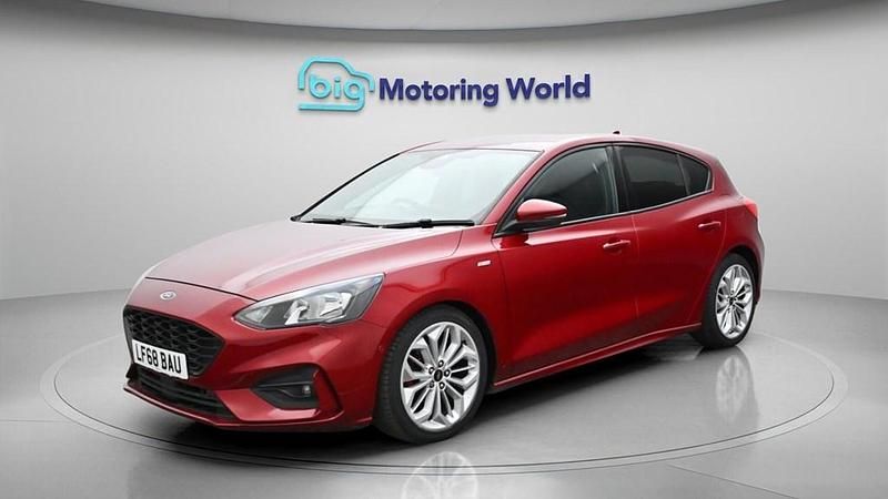 Used Ford Focus ST-Line X 120 HP (88 kW) 2018 Red Hatchback