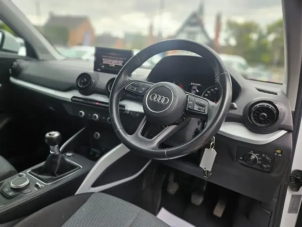 Usado Audi Q2 Design 116 HP (85 kW) 2018 Branco SUV