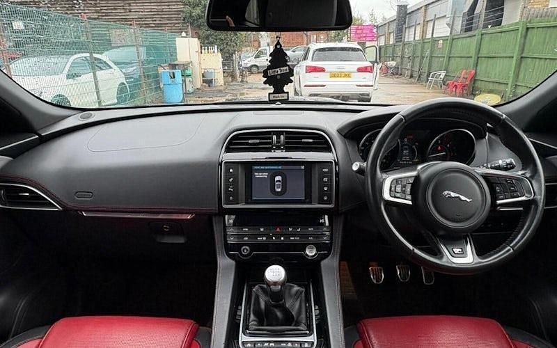 Used Jaguar F-Pace R-Sport 179 HP (131 kW) 2017 Black SUV