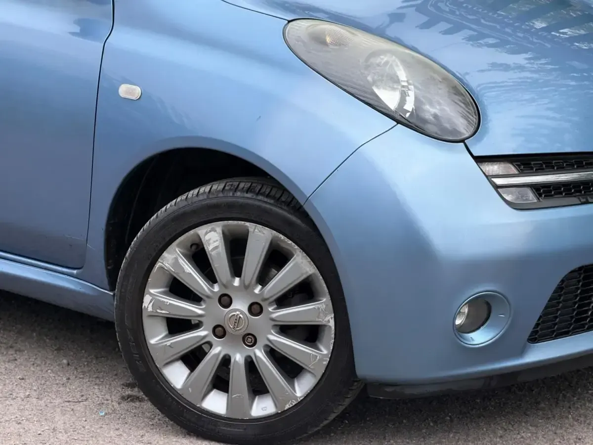 Begagnad Nissan Micra 2005 Blå Halvkombi
