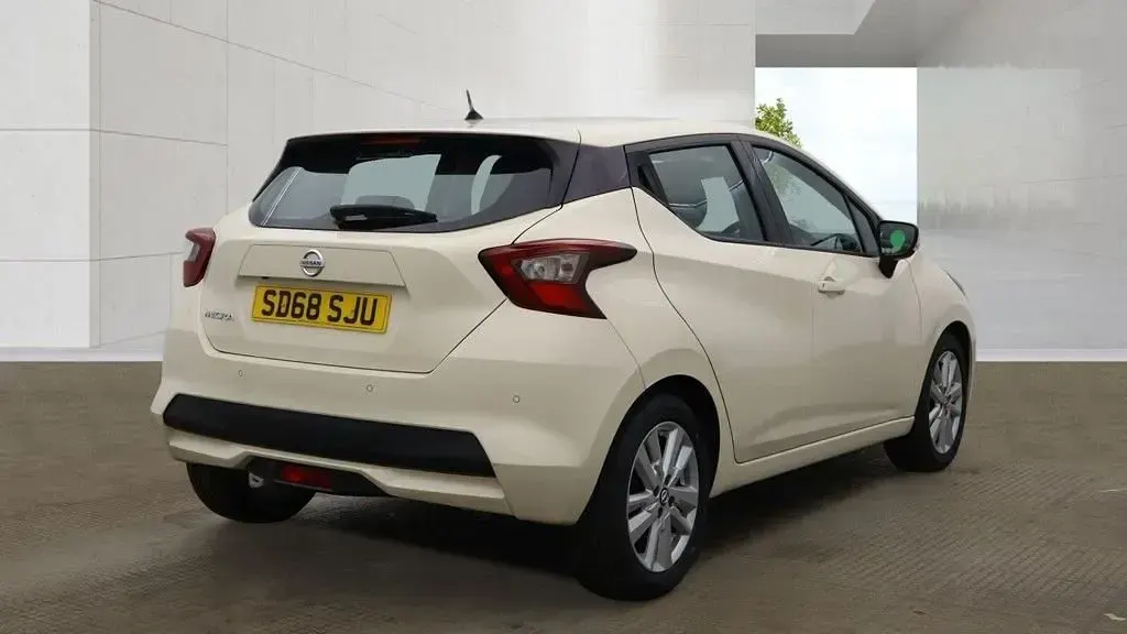 Used Nissan Micra Acenta 90 HP (66 kW) 2018 White Hatchback
