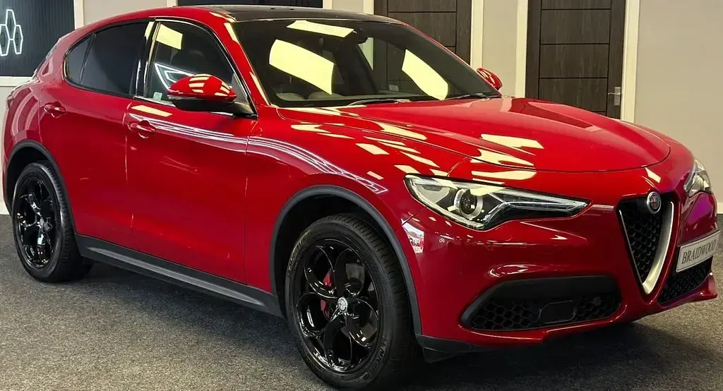 Used Alfa Romeo Stelvio 280 HP (205 kW) 2018 Red SUV