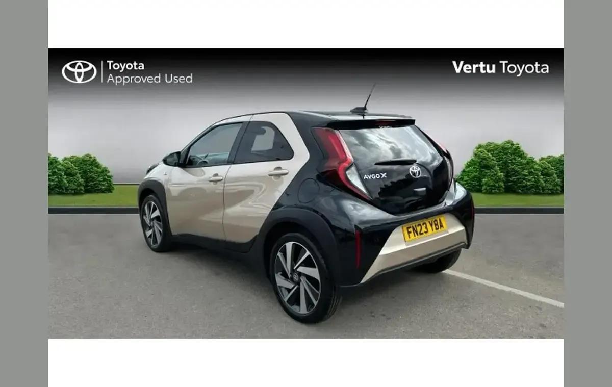 Used Toyota Aygo X 72 HP (52 kW) 2023 Beige SUV