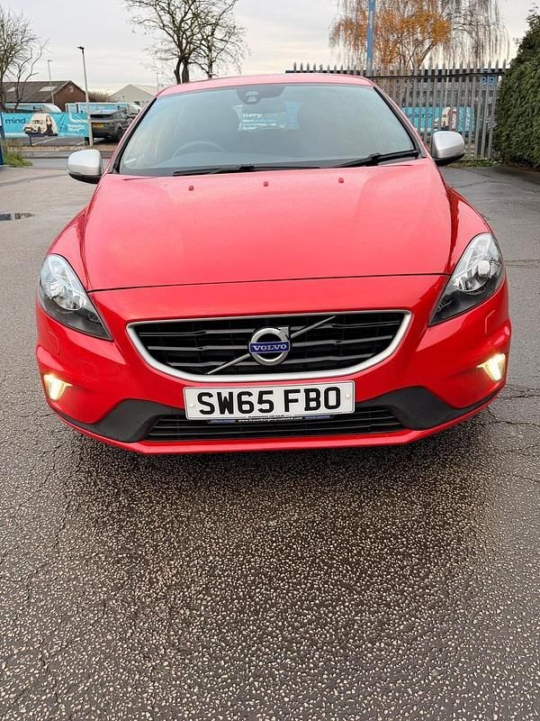 Usado Volvo V40 R-Design 2015 Vermelho Citadino