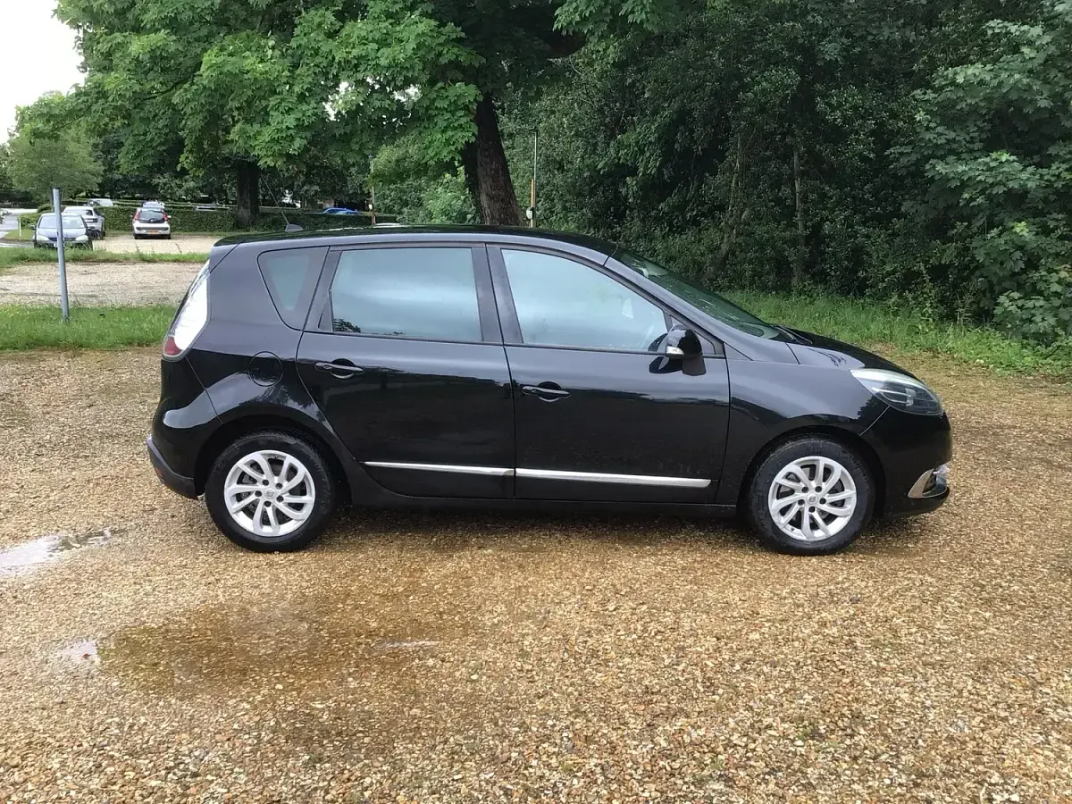 Used Renault Scénic III Dynamique 110 HP (80 kW) 2015 Black MPV