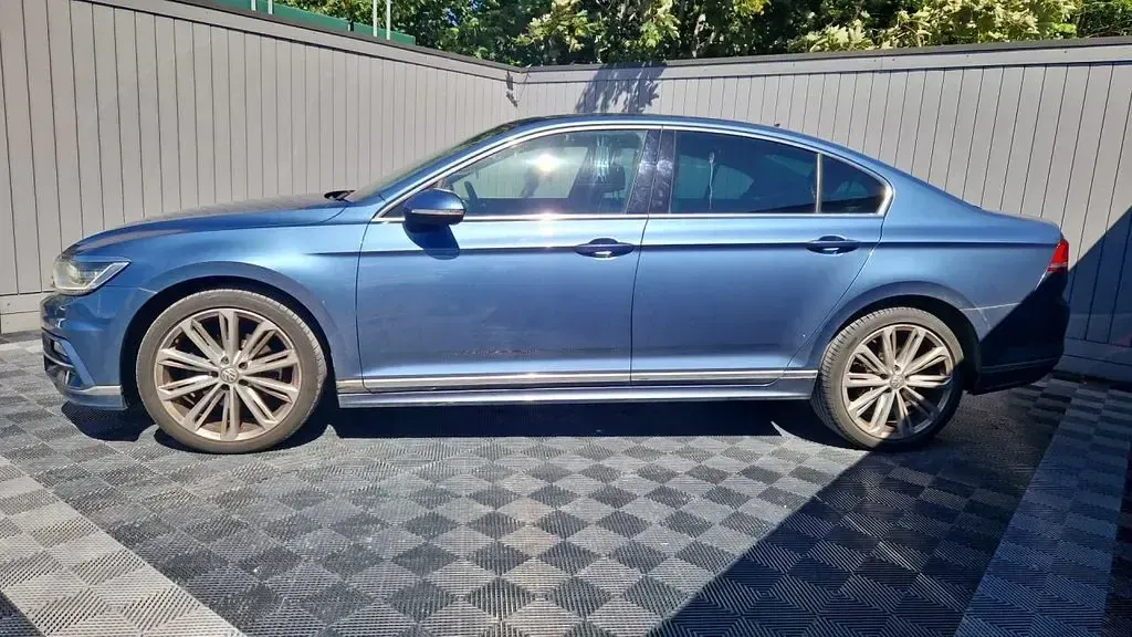 Used VW Passat R-line 150 HP (110 kW) 2018 Blue Sedan
