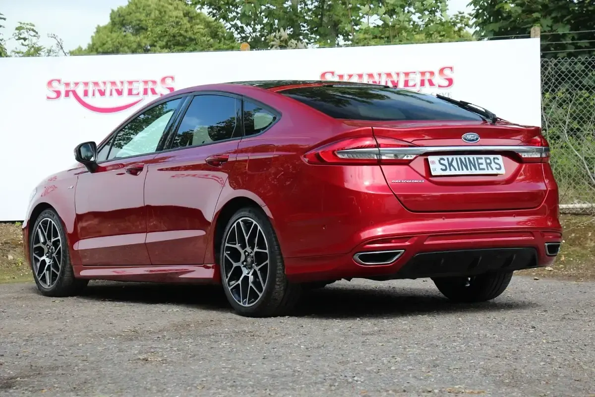 Used Ford Mondeo ST-Line 190 HP (139 kW) 2022 Red Hatchback