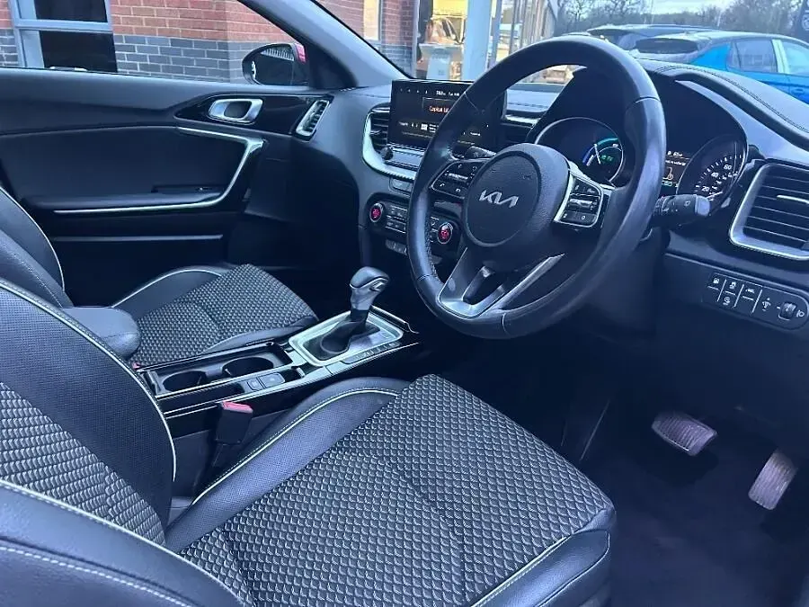 Usado Kia XCeed 141 HP (103 kW) 2022 Vermelho SUV