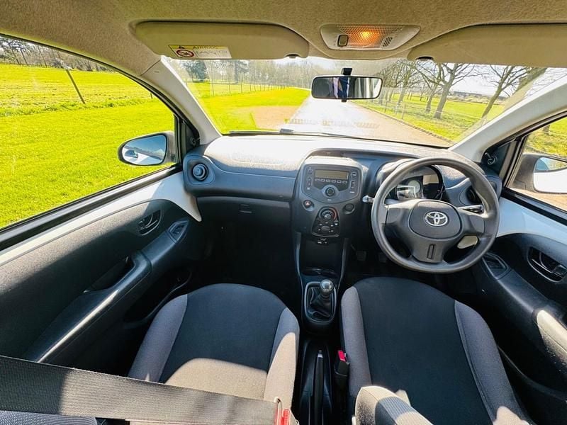 Used Toyota Aygo 2014 White Hatchback