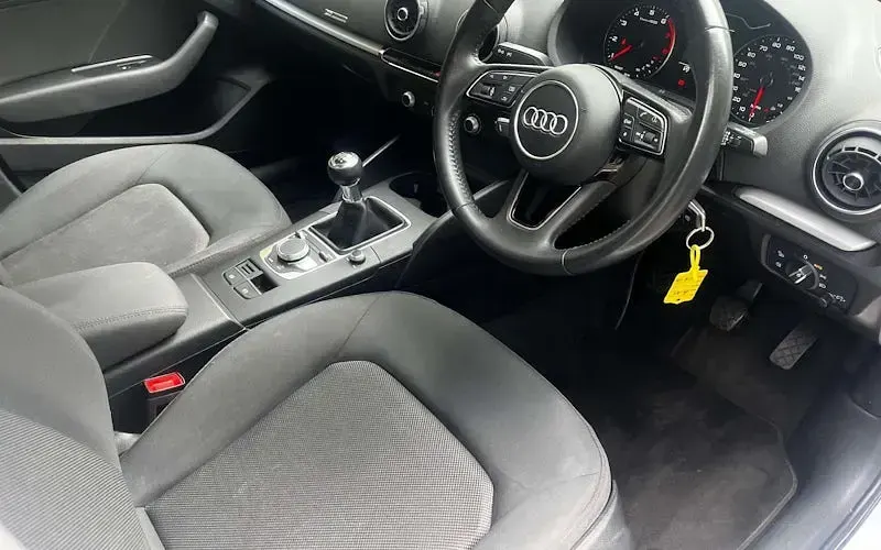 Used Audi A3 Sportback Advanced 150 HP (110 kW) 2018 White Hatchback