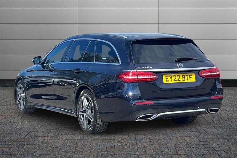 Usado Mercedes E200 AMG line 200 HP (147 kW) 2022 Azul Carrinha
