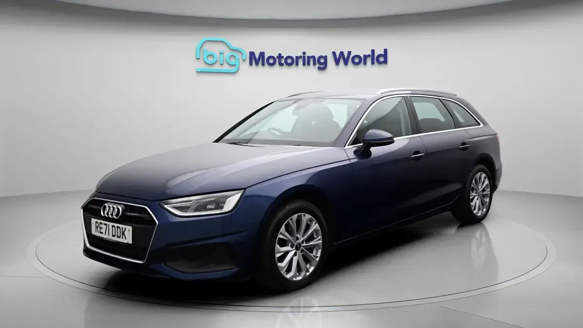 Używany Audi A4 2021 Niebieski Kombi
