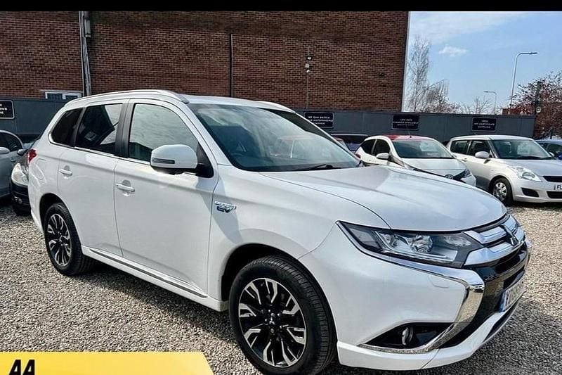 White Used 2016 Mitsubishi Outlander P-HEV Estate | £11,995 (Fair price) - Image 1/1