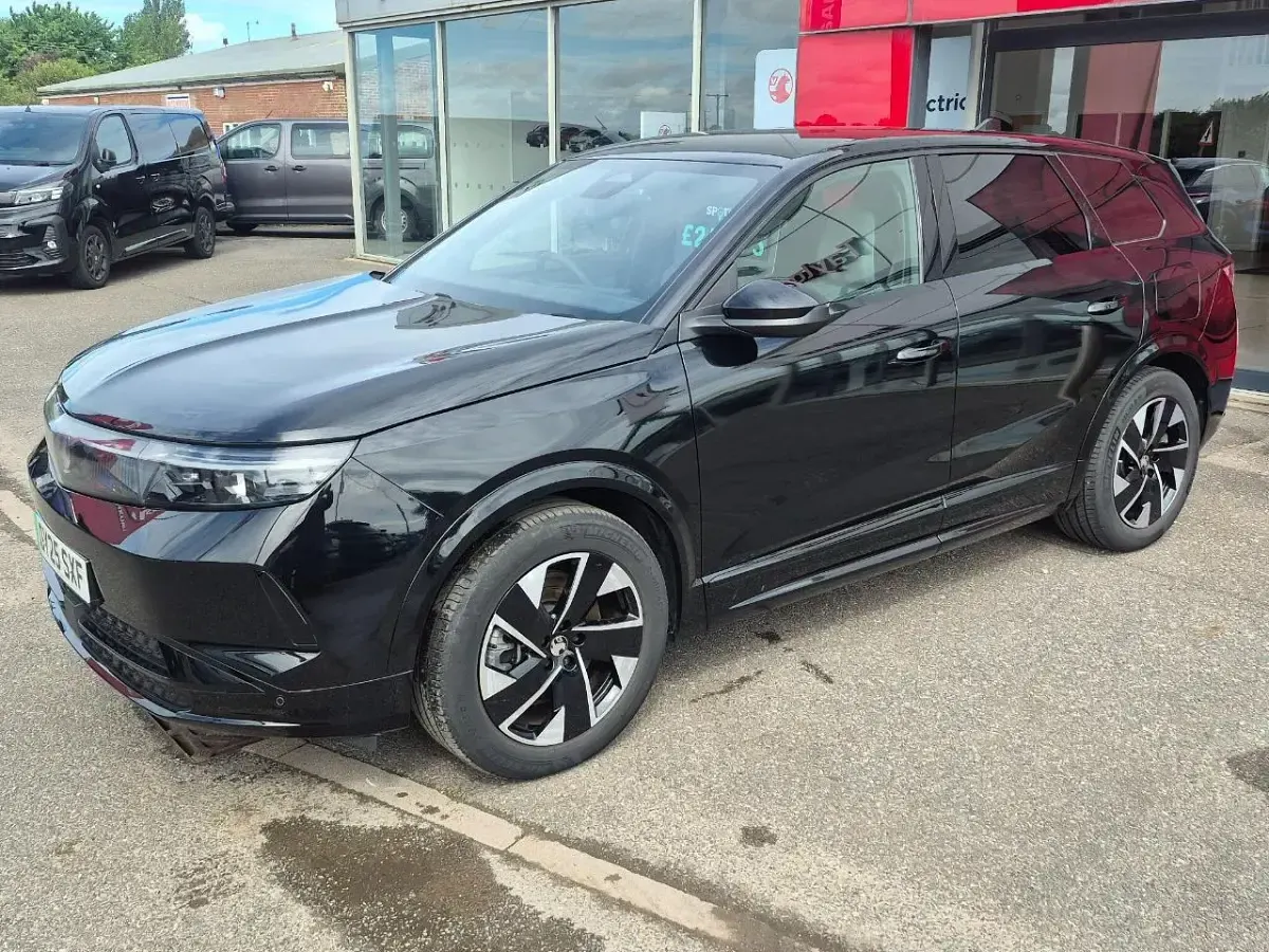 Used Vauxhall Grandland 154 kW (210 HP) 2025 Black SUV