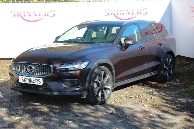 Used Volvo V60 CC 250 HP (183 kW) 2021 Bronze Estate