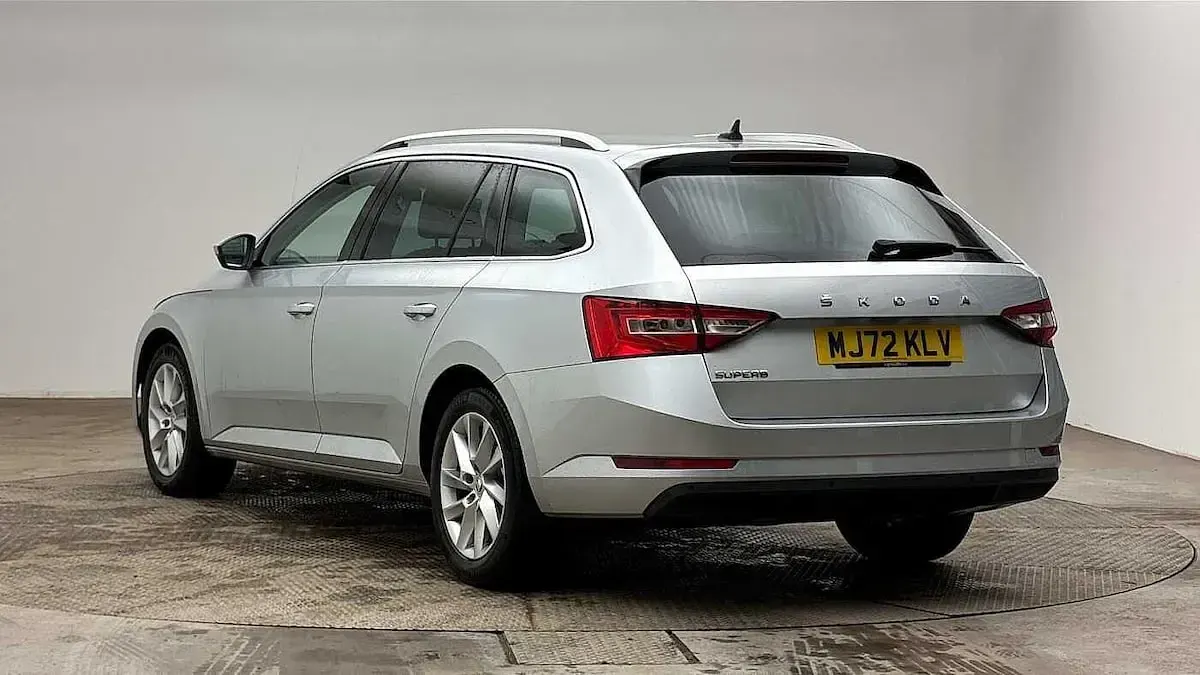 Used Skoda Superb SE Technology 147 HP (108 kW) 2023 Brilliant silver metallic Estate