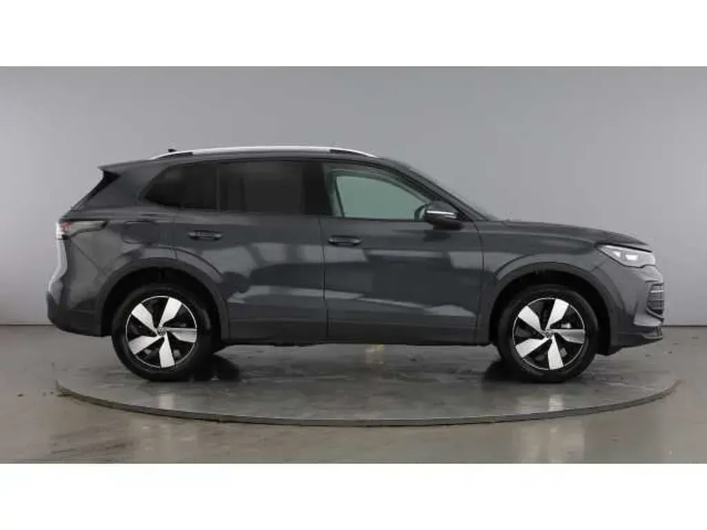 Używany VW Tiguan Match 150 KM (110 kW) 2025 Szary SUV