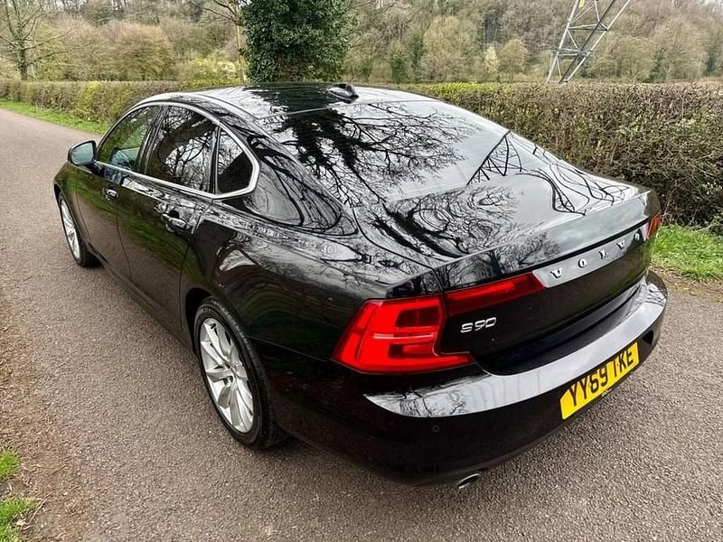 Usado Volvo S90 Momentum 190 CV (139 kW) 2019 Negro Berlina