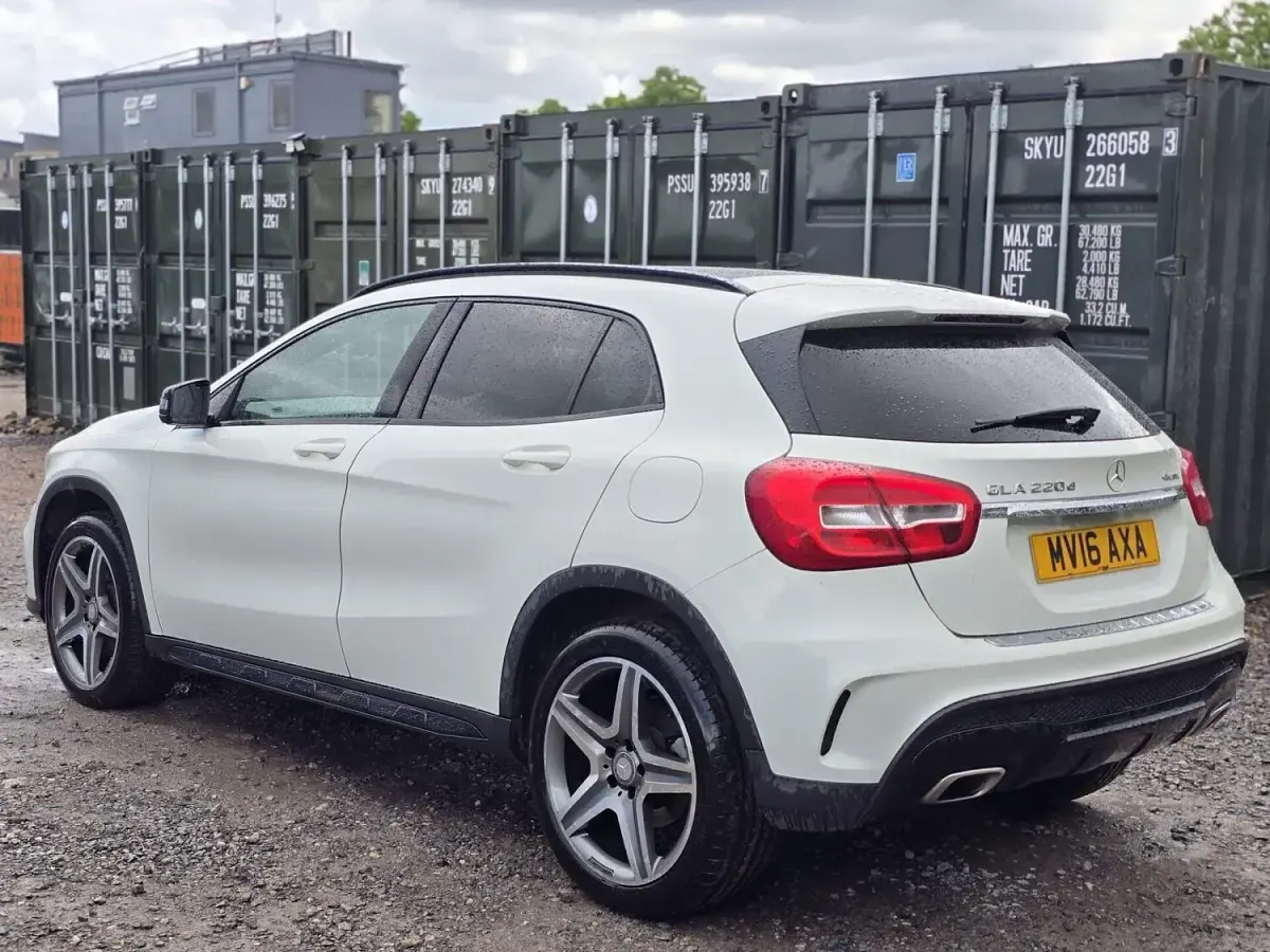 Begagnad Mercedes GLA220 AMG line 177 HK (130 kW) 2016 Vit SUV