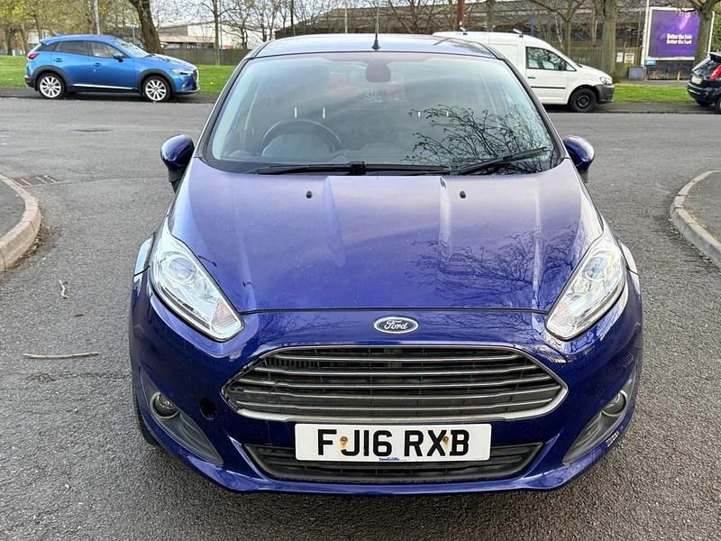 Usado Ford Fiesta Titanium 75 HP (55 kW) 2016 Azul Citadino