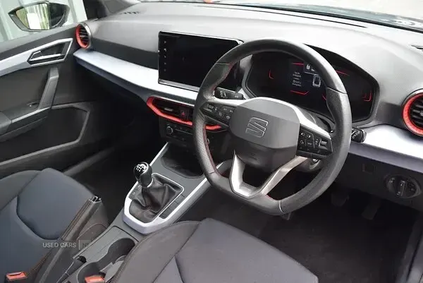 Used Seat Arona FR 115 HP (84 kW) 2025 Blue SUV