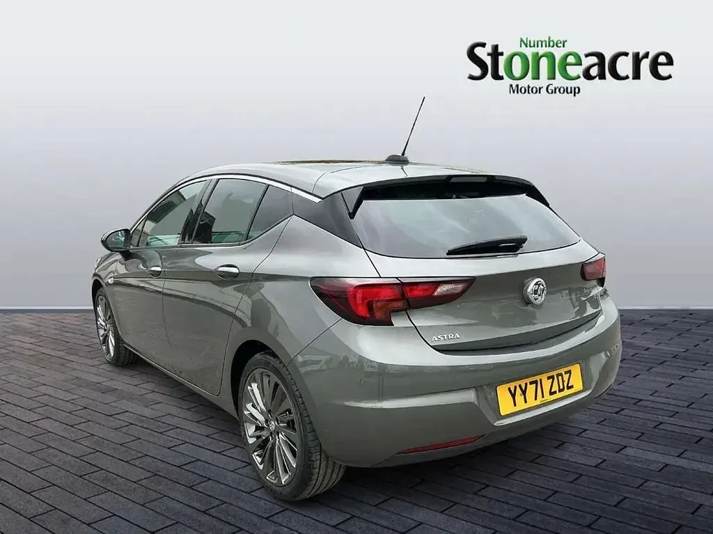 Usado Vauxhall Astra Edition 143 CV (105 kW) 2022 Gris Utilitario