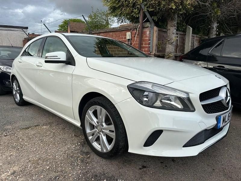 Usado Mercedes A180 2016 Branco Citadino