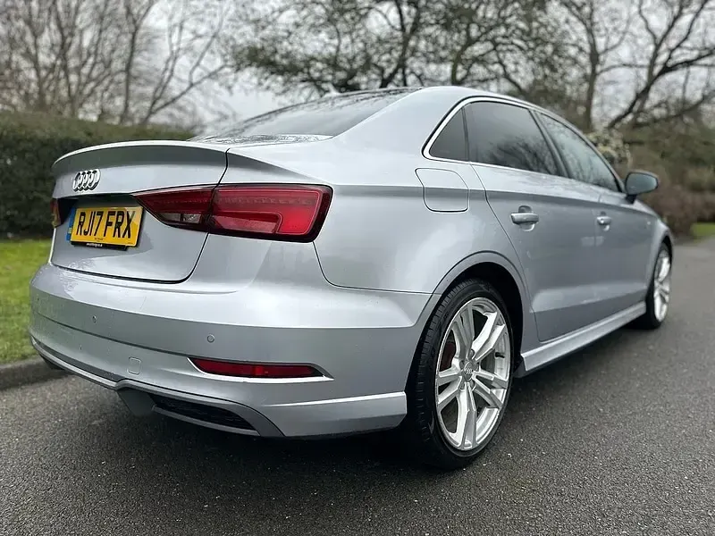Begagnad Audi A3 S-Line 190 HK (139 kW) 2017 Silver Sedan