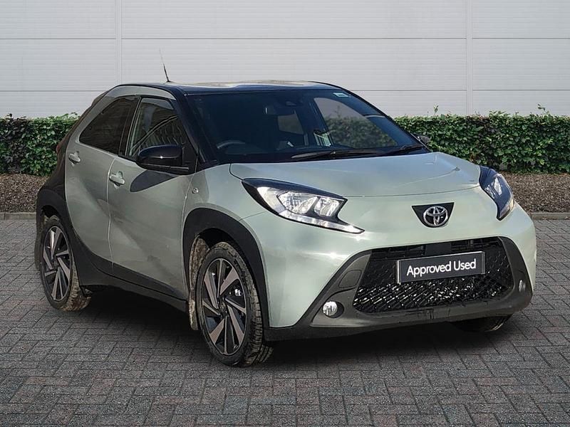 Used Toyota Aygo X 72 HP (52 kW) 2025 Green SUV