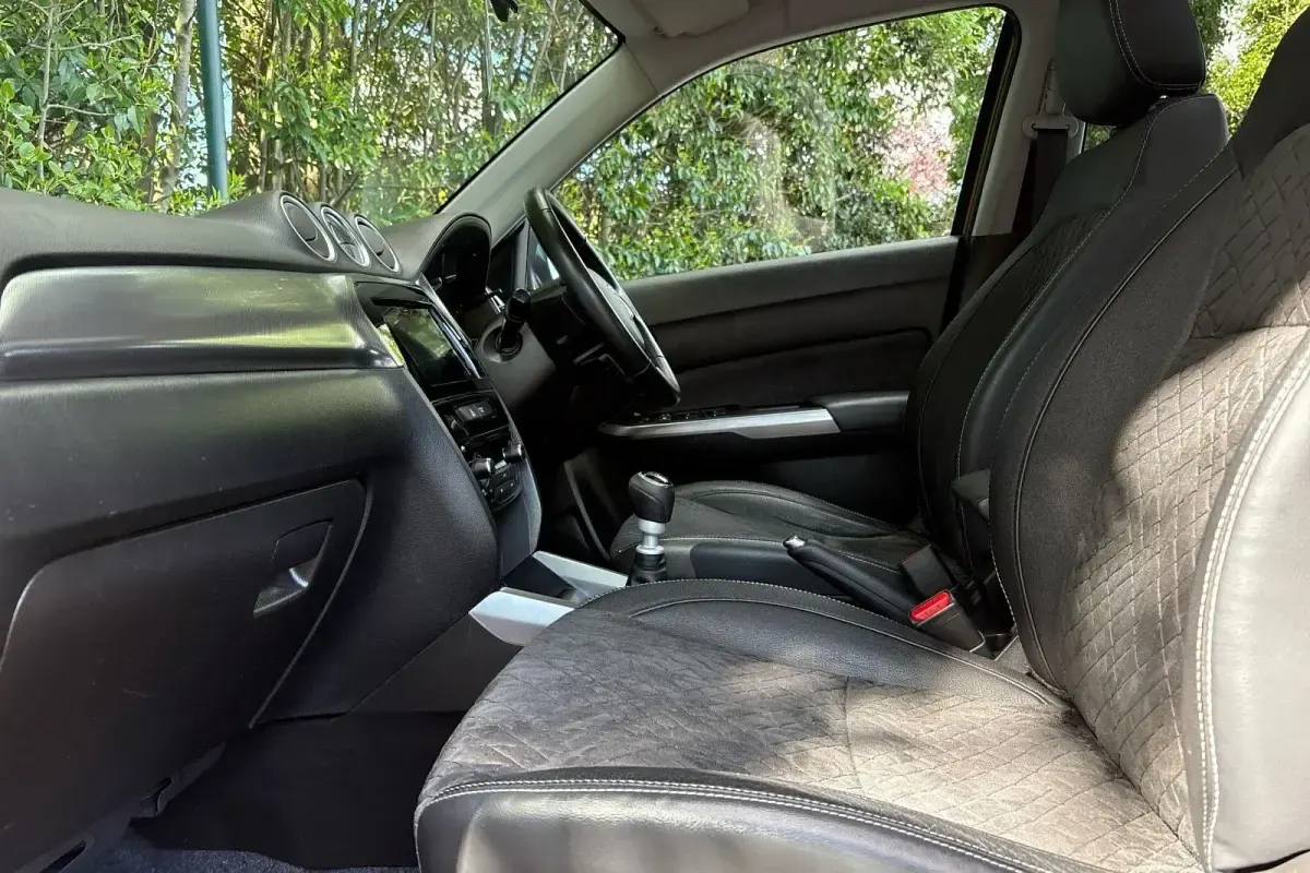 Second-hand Suzuki Vitara SZ5 129 CP (94 kW) 2020 Galben SUV