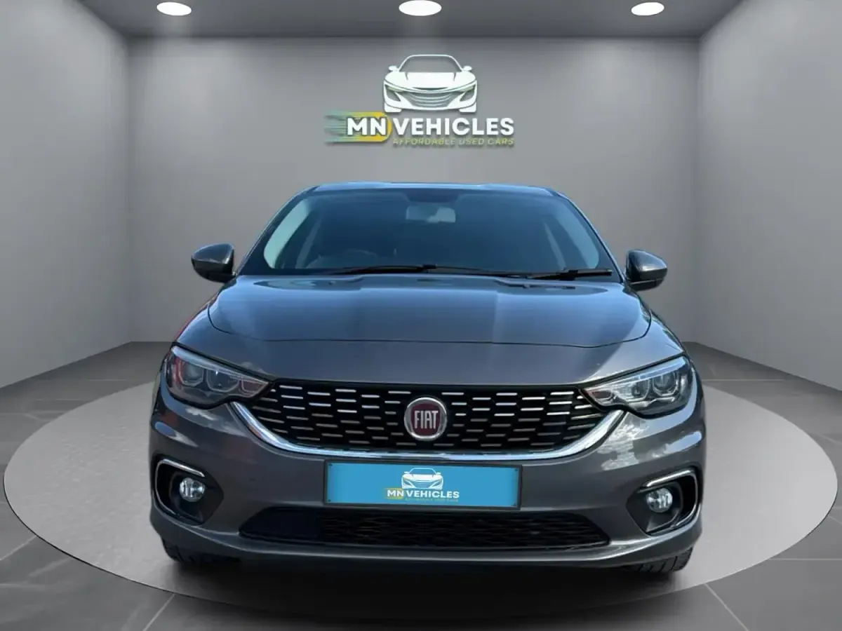 Used Fiat Tipo Lounge 95 HP (69 kW) 2017 Grey Hatchback