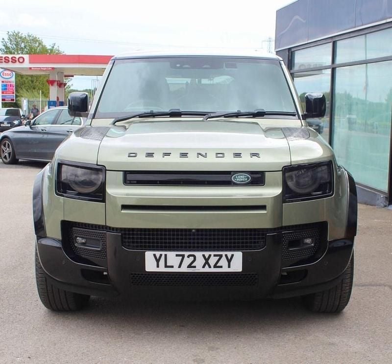 Used Land Rover Defender HSE Dynamic 300 HP (220 kW) 2022 Green Estate