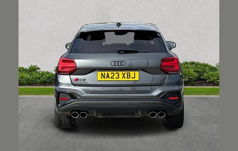 Begagnad Audi SQ2 Design 300 HK (220 kW) 2023 Grå SUV