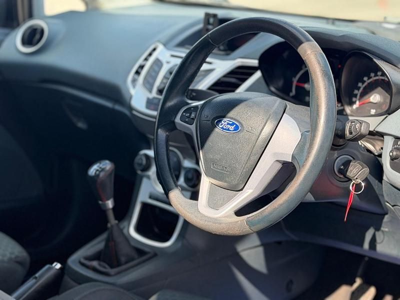 Usado Ford Fiesta Zetec 2009 Preto Citadino