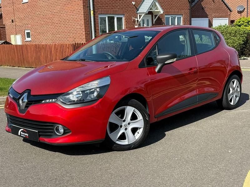 Used Renault Clio IV Play 90 HP (66 kW) 2016 Red Hatchback