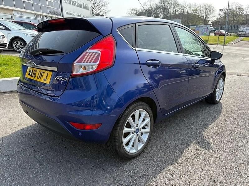 Used Ford Fiesta Titanium 100 HP (73 kW) 2016 Blue Hatchback