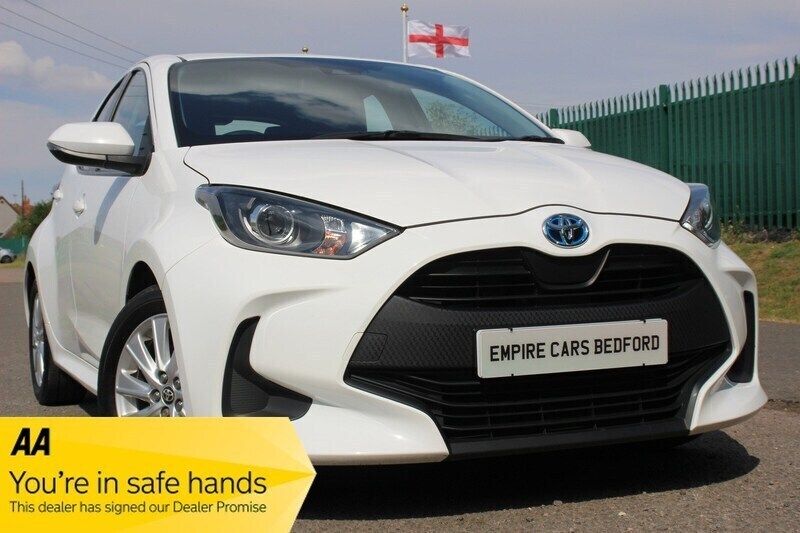 White Used 2021 Toyota Yaris Hybrid Hatchback | £14,990 (Fair price) - Image 1/3