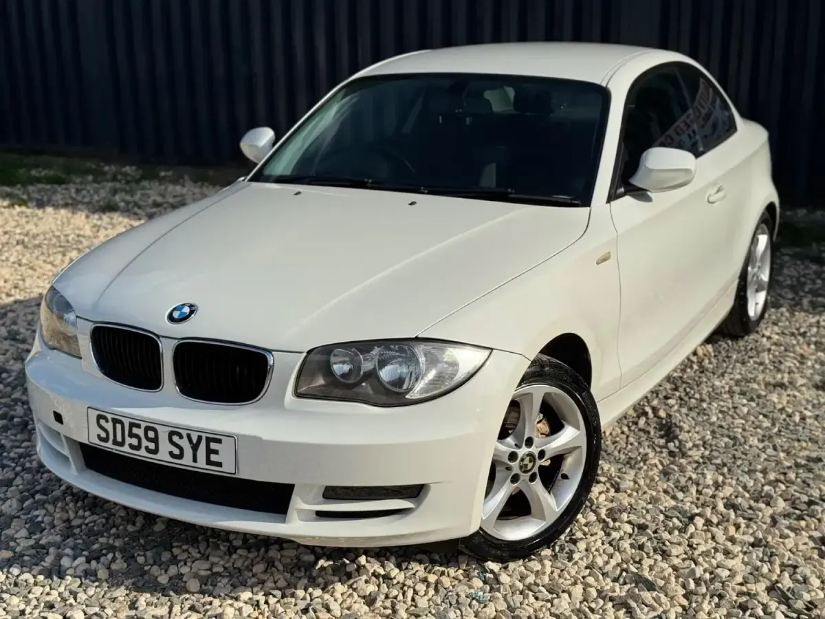 Used BMW 118 Coupé Sport Line 2009 White Coupe
