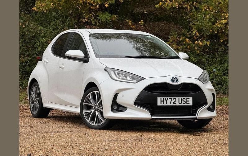 White Used 2022 Toyota Yaris Hybrid Hatchback | £19,485 (A bit pricey) - Image 1/4