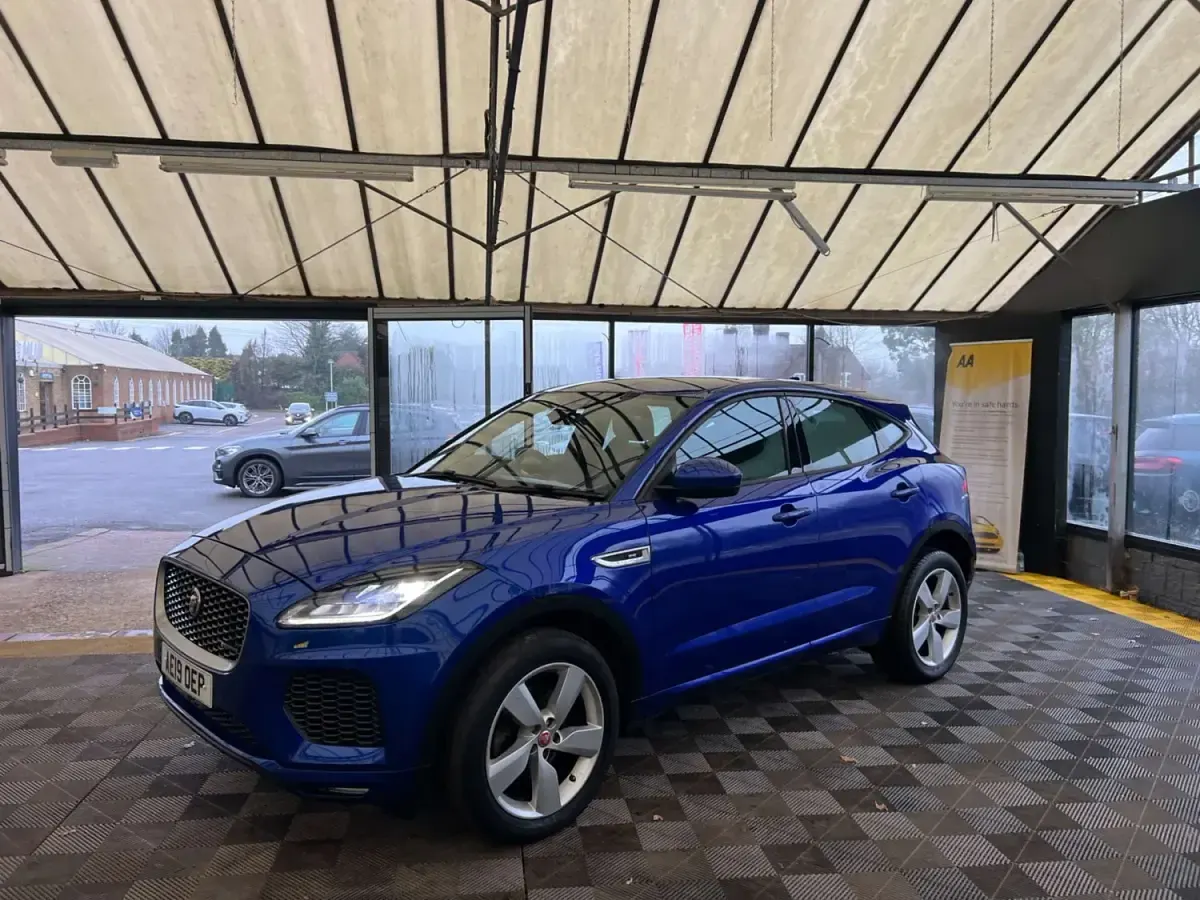 Begagnad Jaguar E-Pace R-Dynamic 180 HK (132 kW) 2019 Blå SUV