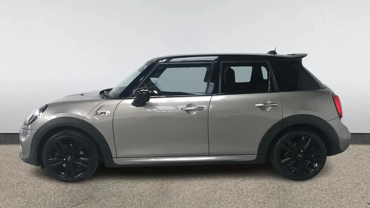 Usado Mini Cooper S Comfort 192 CV (141 kW) 2019 Plateado Utilitario