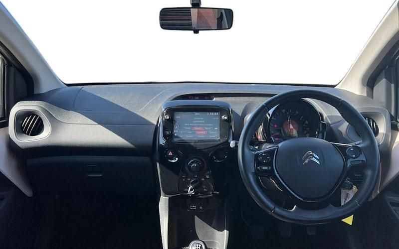 Begagnad Citroën C1 Shine 72 HK (52 kW) 2021 Beige Halvkombi