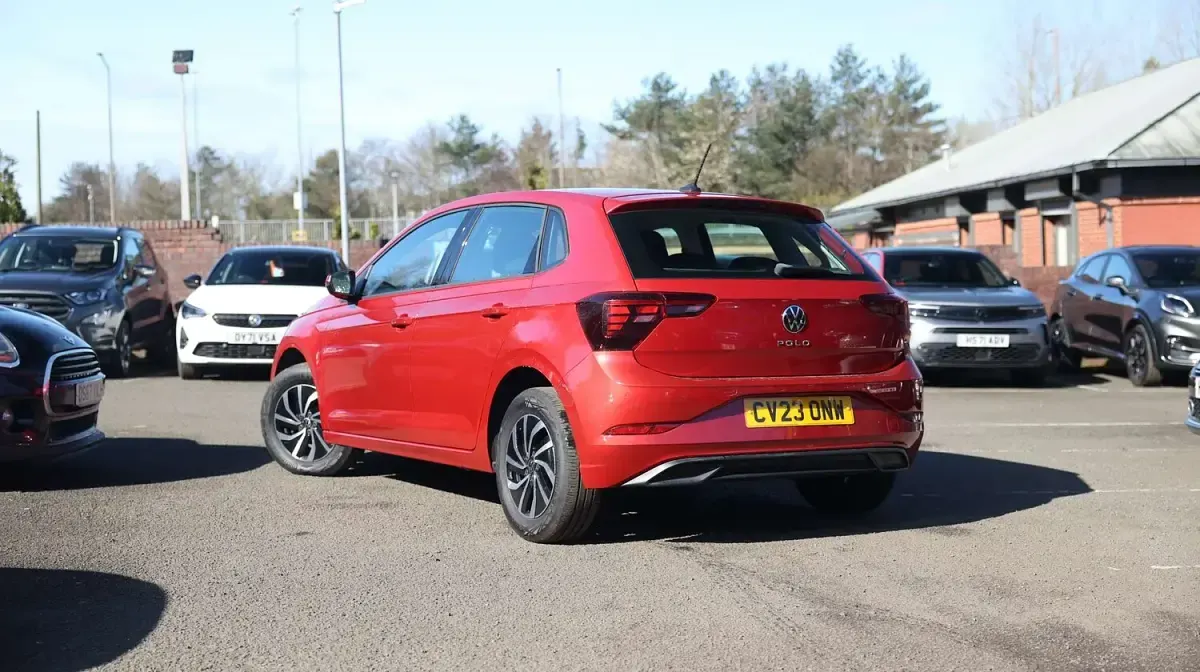 Used VW Polo Life 95 HP (69 kW) 2023 Red Hatchback