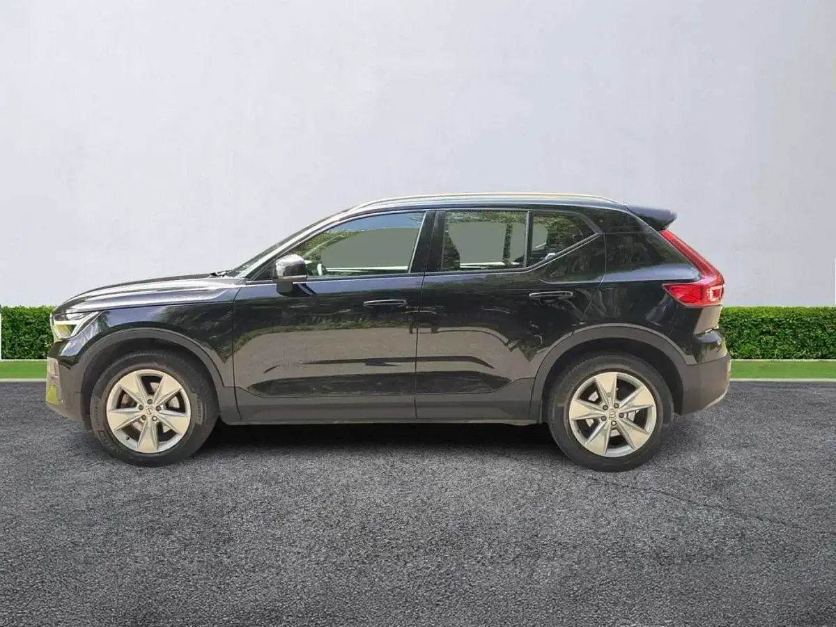 Used Volvo XC40 Core 163 HP (119 kW) 2023 Black SUV