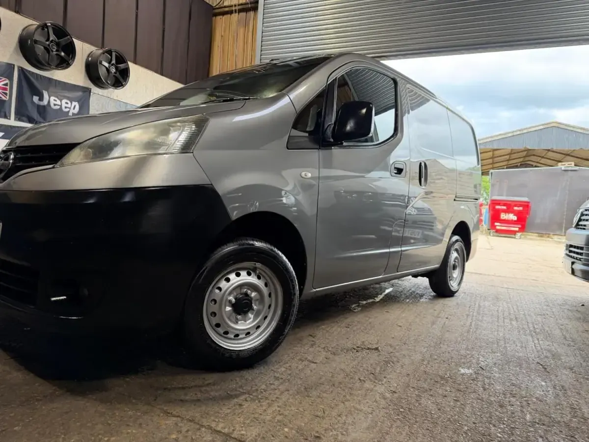Usado Nissan NV200 SE 89 CV (65 kW) 2012 Gris Monovolumen