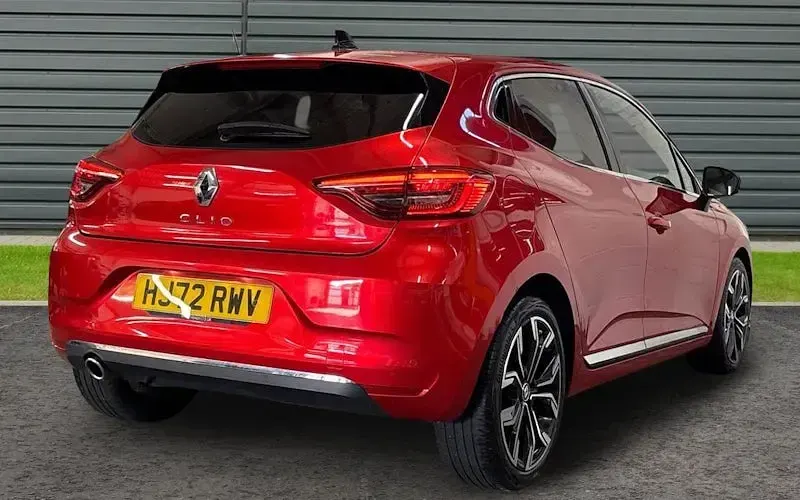 Used Renault Clio Techno 90 HP (66 kW) 2022 Red Hatchback