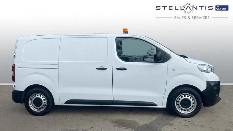 Used Peugeot e-Expert 98 kW (134 HP) 2022 White Van