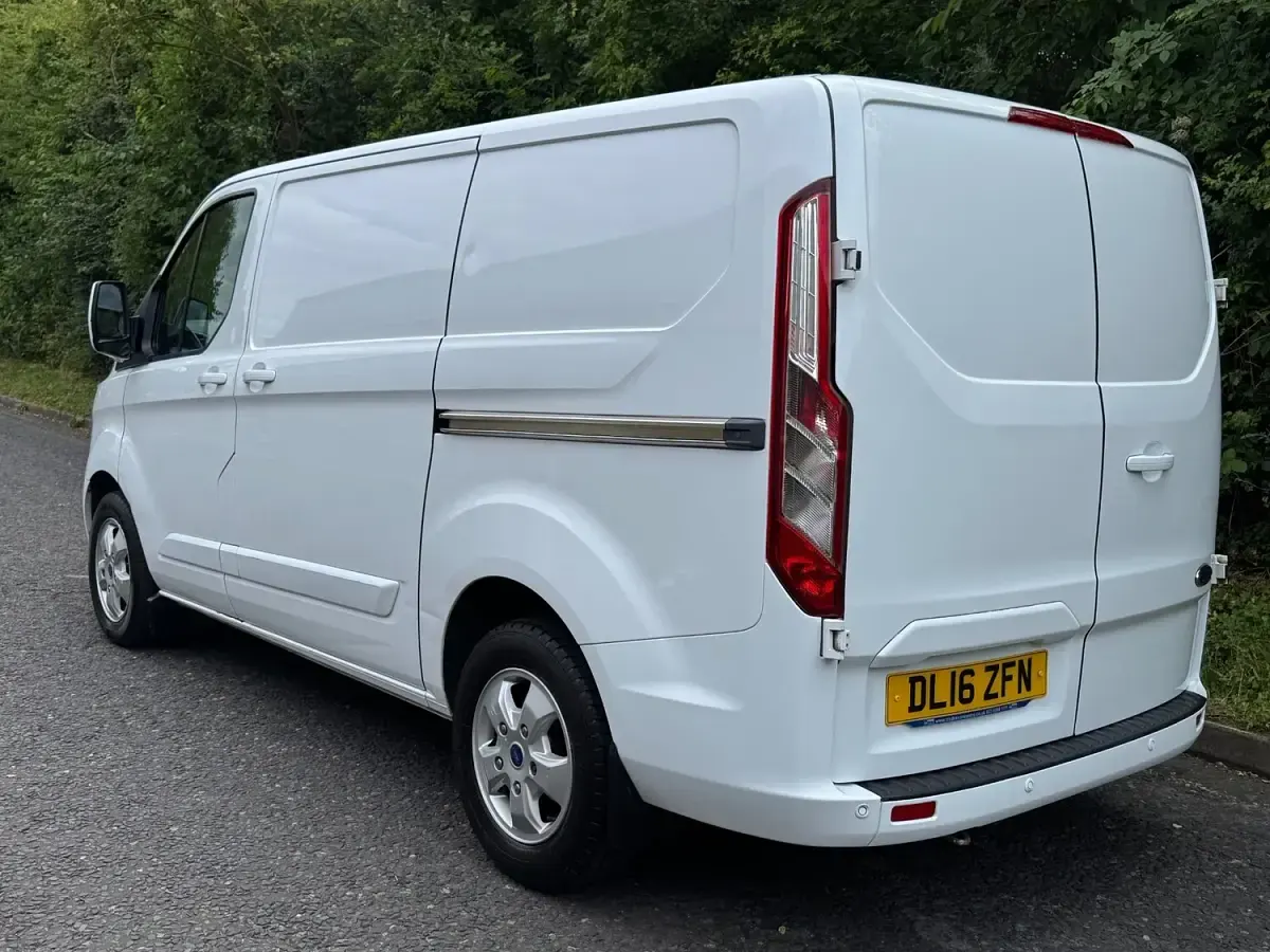 Used Ford Transit Custom Limited 125 HP (91 kW) 2016 White Van